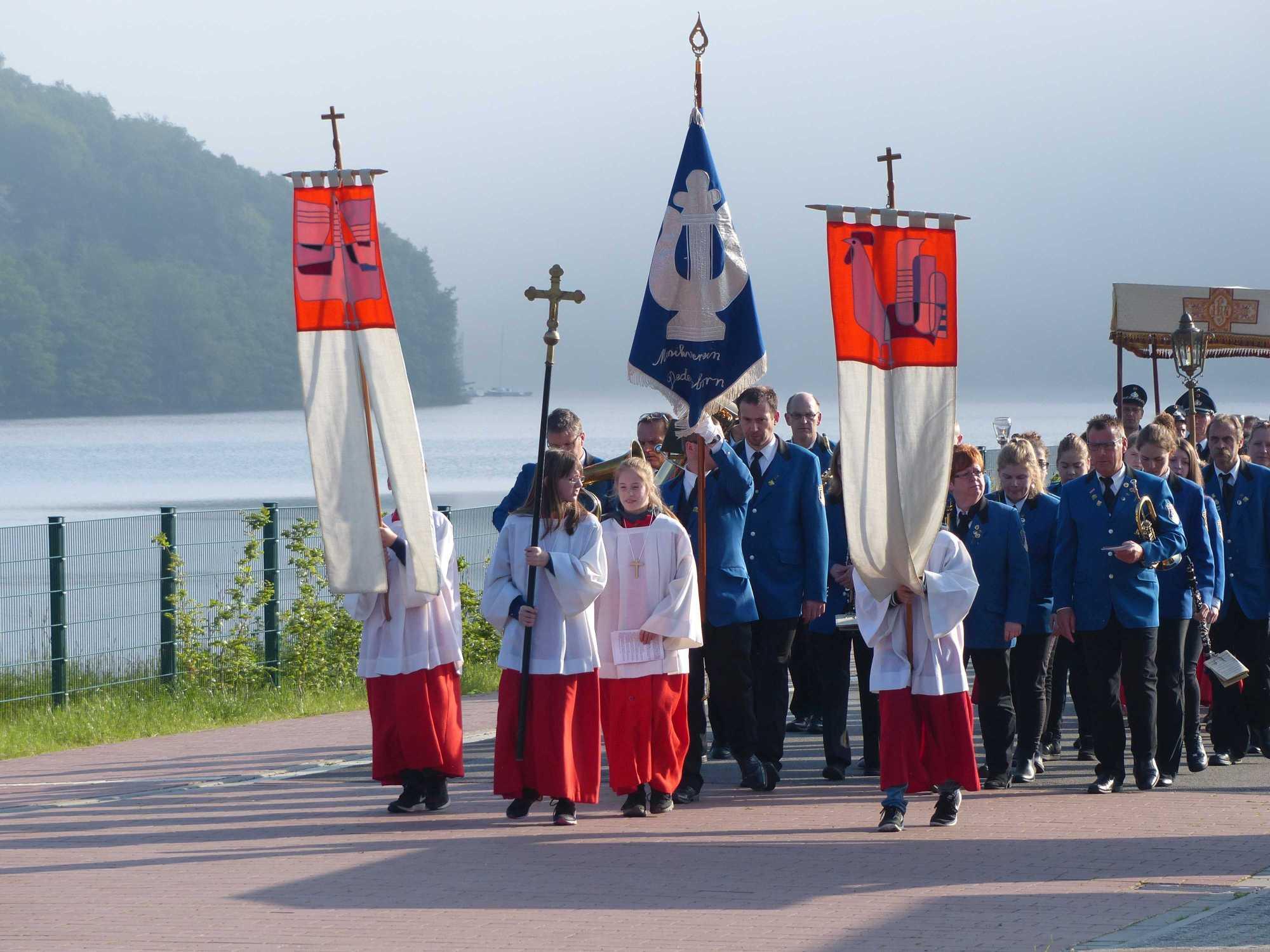 Fronleichnamsprozession am Rursee (c) Gabriele Trägner-Friedrich